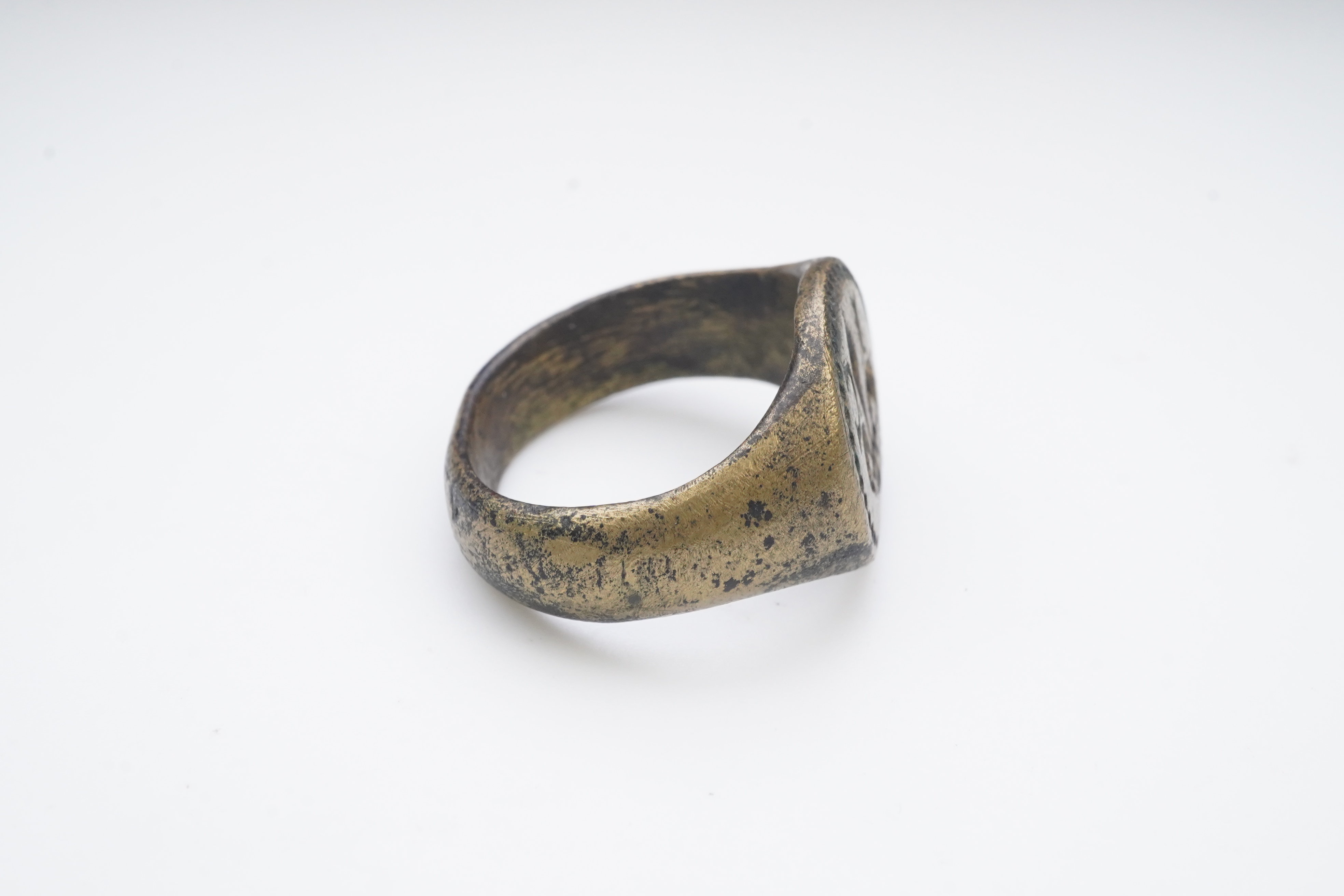 A bronze signet ring, France, 15th/16th century